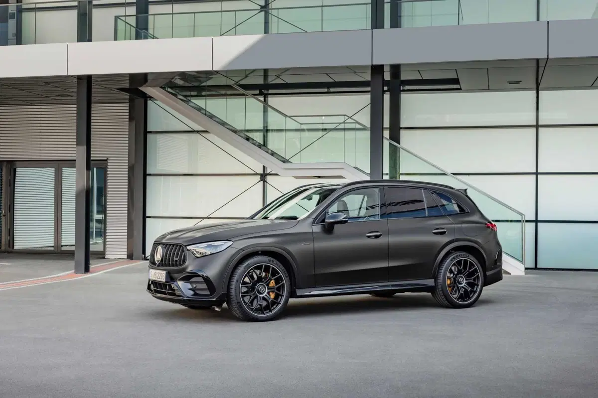Mercedes GLC, ecco le versioni AMG 43 e AMG 63 E Performance da 680 CV,  (4)