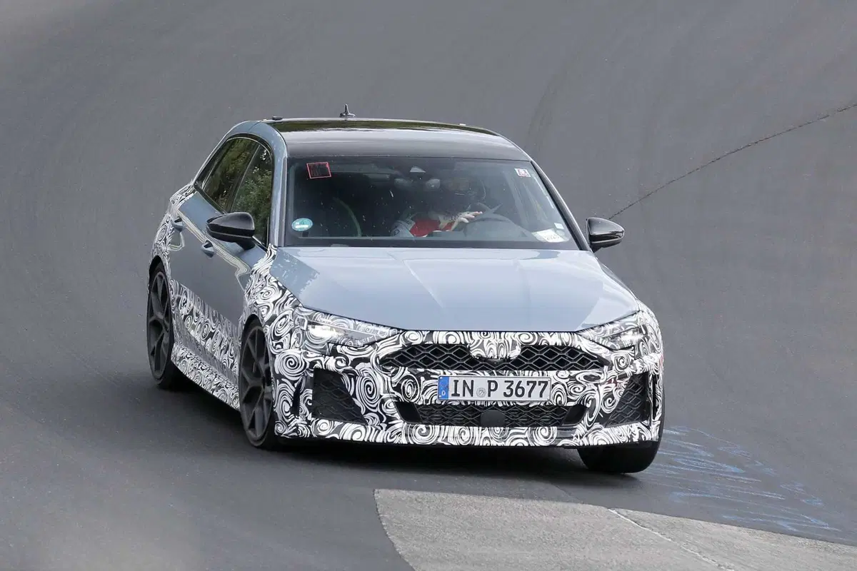 Audi RS3, arriva il facelift 2024 al Nurburgring [Foto Spia] (2)