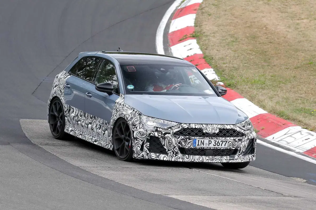 Audi RS3, arriva il facelift 2024 al Nurburgring [Foto Spia] (3)
