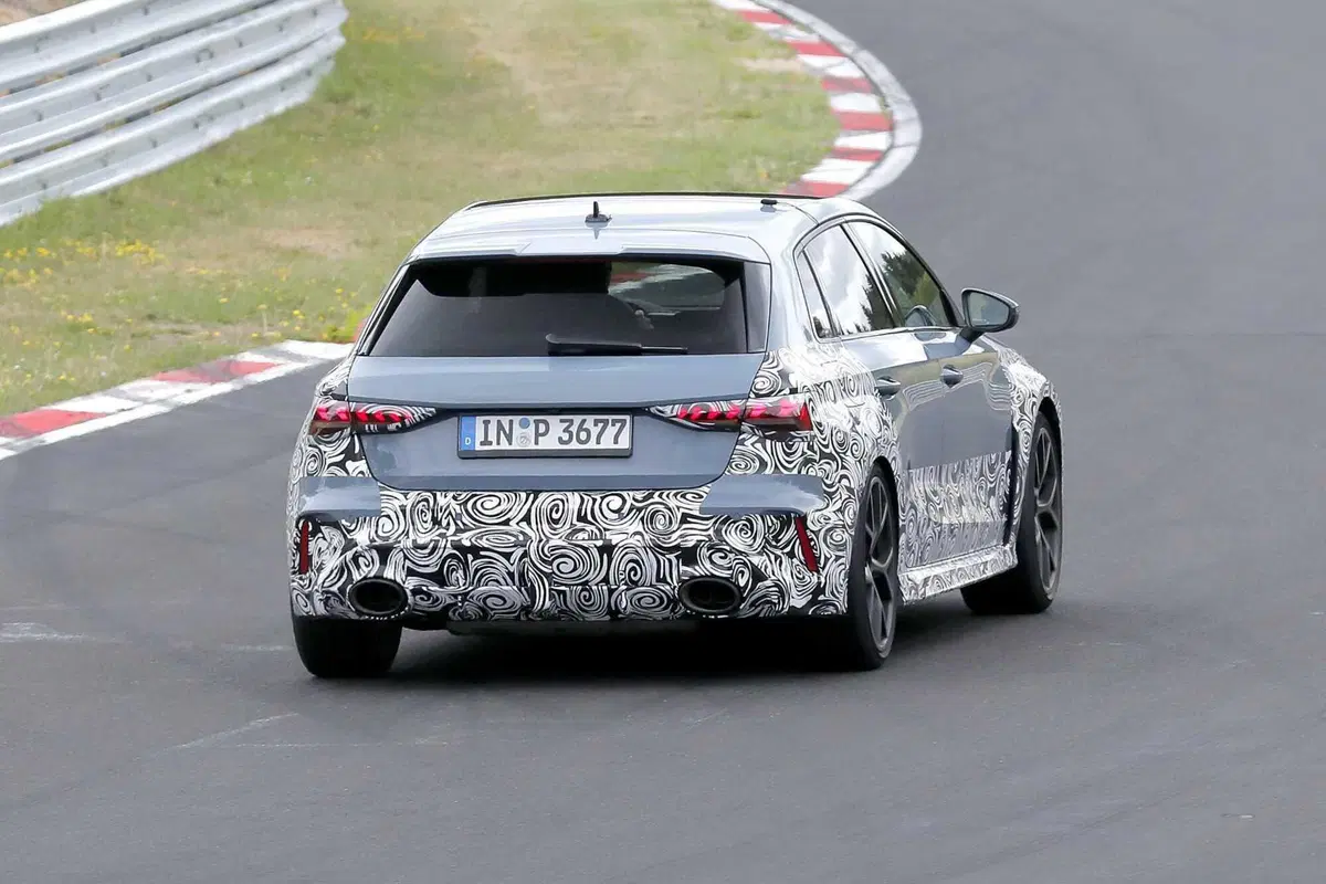 Audi RS3, arriva il facelift 2024 al Nurburgring [Foto Spia] (9)