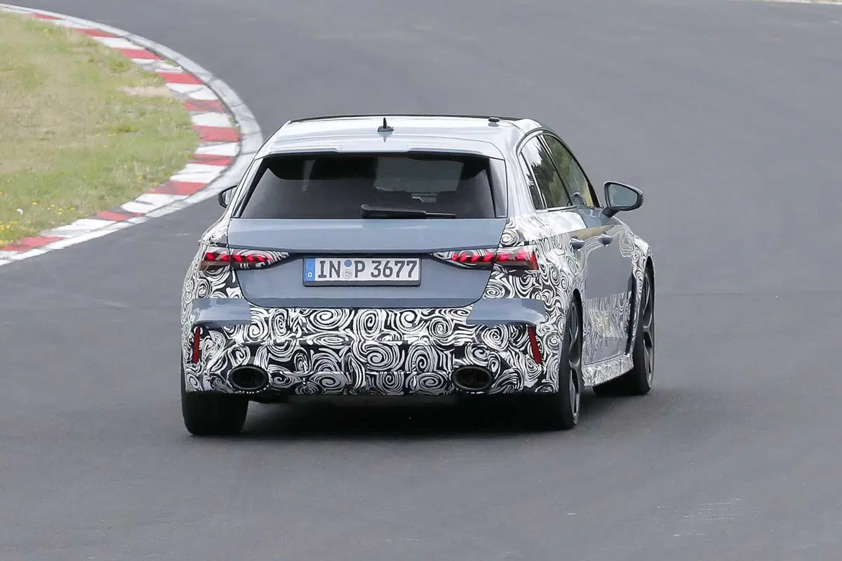 Audi RS3, arriva il facelift 2024 al Nurburgring [Foto Spia] (10)