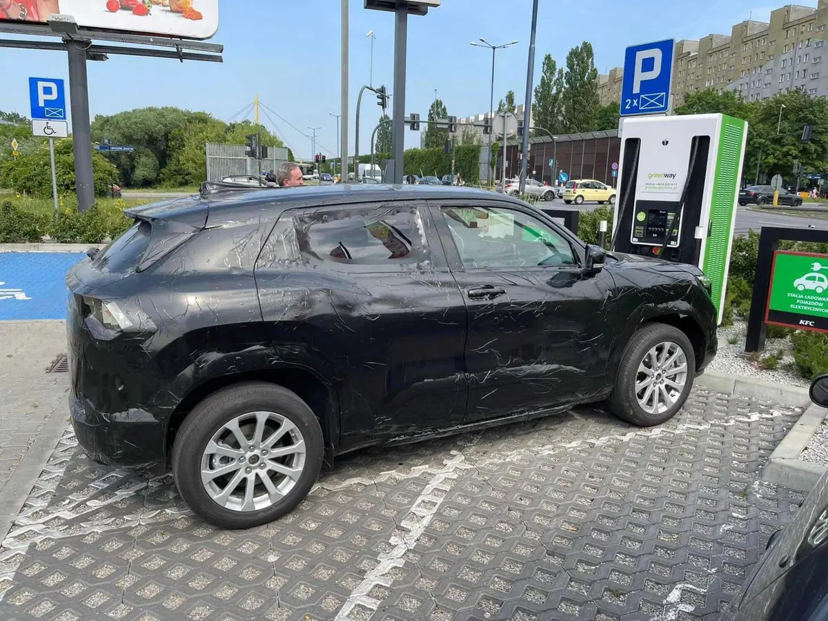 Suzuki eVX: primo avvistamento del veicolo [FOTO SPIA] (2)