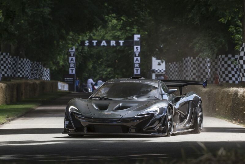 Sulla mitica collina di Goodwood ha rombato anche la P1 LM, una versione stradale della P1 GTR da ben 1000 CV