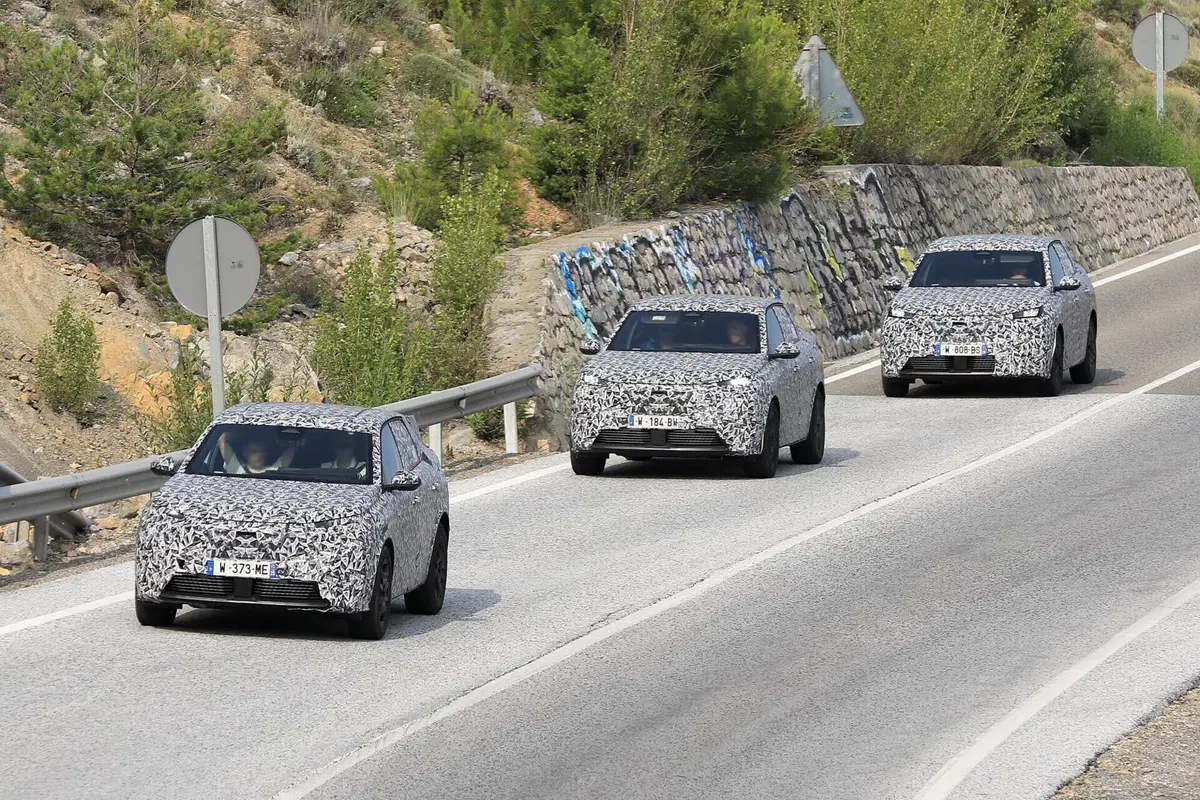 Nuova Peugeot 3008 in arrivo, eccola in collaudo [FOTO SPIA] (2)