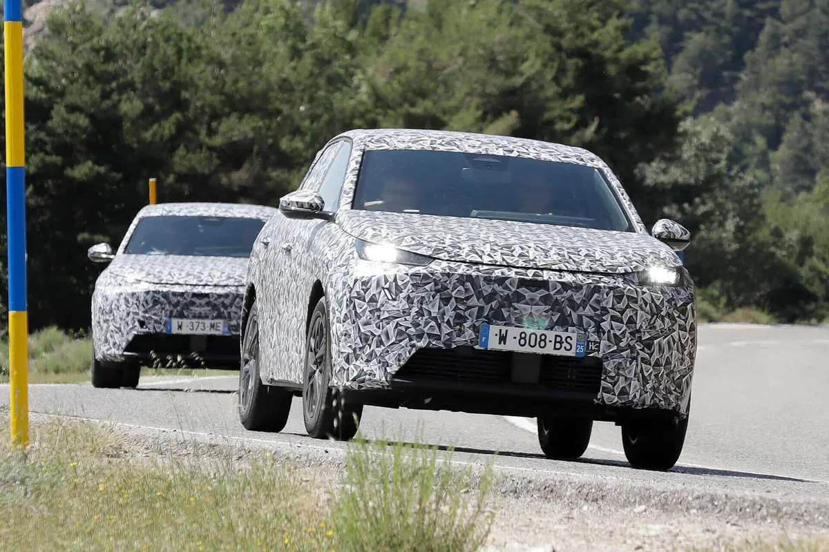 Nuova Peugeot 3008 in arrivo, eccola in collaudo [FOTO SPIA] (5)