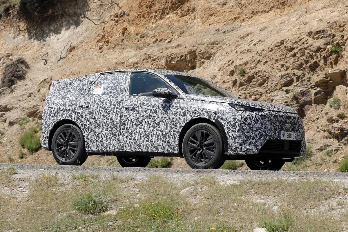 Nuova Peugeot 3008 in arrivo, eccola in collaudo [FOTO SPIA] (8)