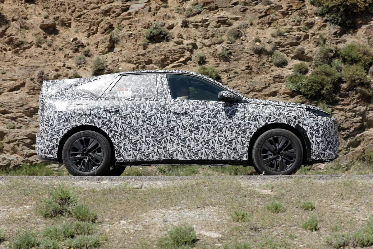 Nuova Peugeot 3008 in arrivo, eccola in collaudo [FOTO SPIA] (9)