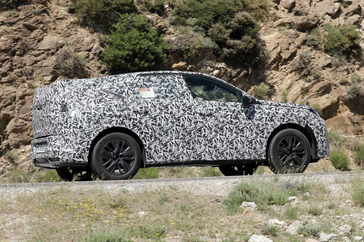 Nuova Peugeot 3008 in arrivo, eccola in collaudo [FOTO SPIA] (10)