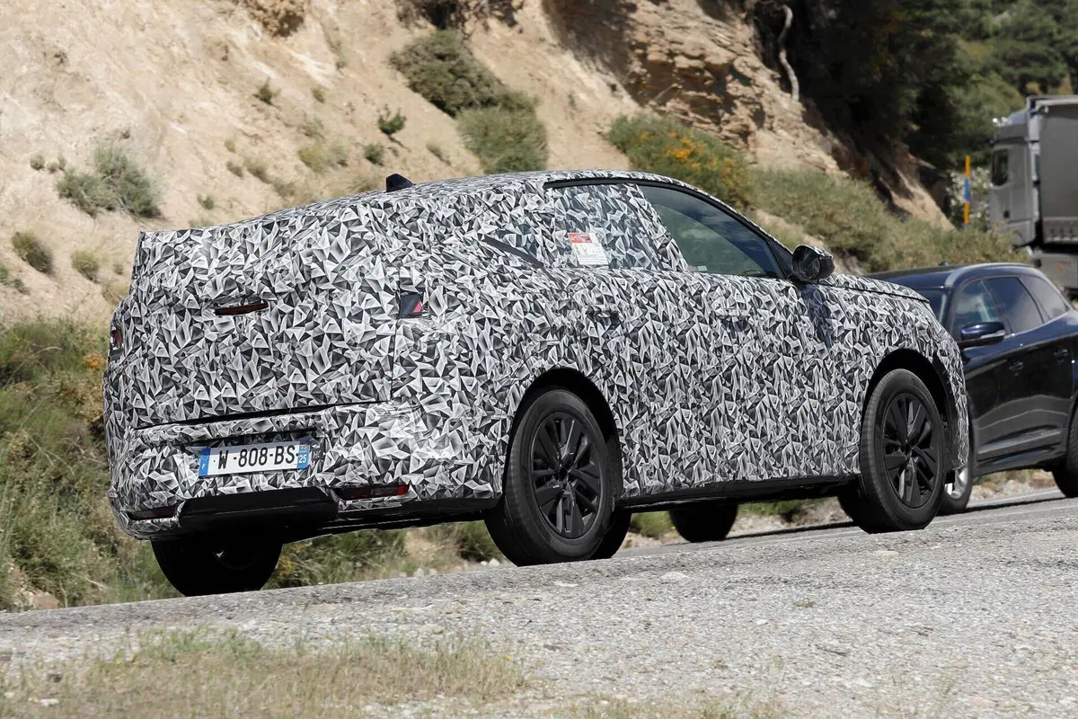 Nuova Peugeot 3008 in arrivo, eccola in collaudo [FOTO SPIA] (13)