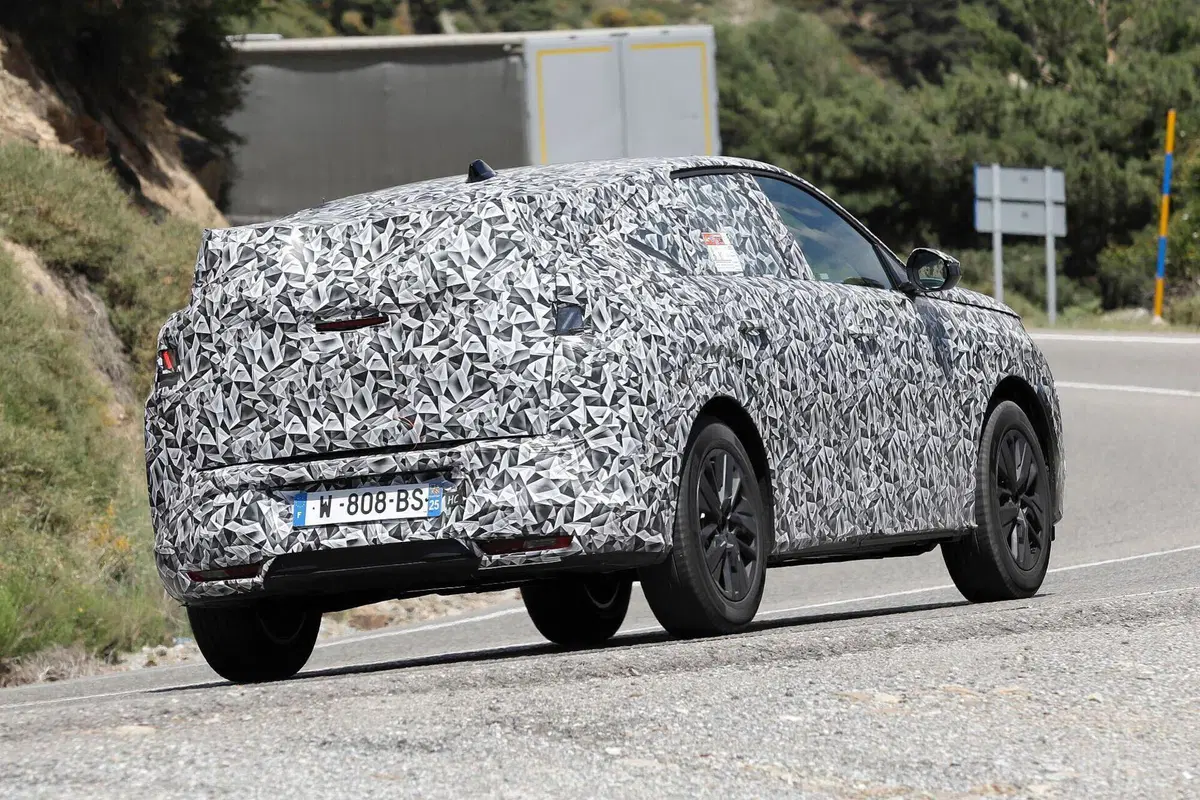 Nuova Peugeot 3008 in arrivo, eccola in collaudo [FOTO SPIA] (11)