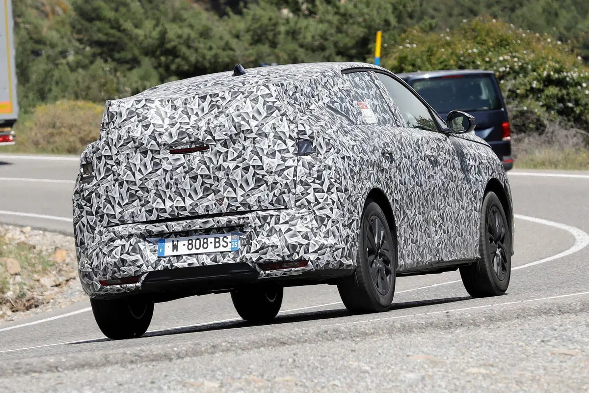 Nuova Peugeot 3008 in arrivo, eccola in collaudo [FOTO SPIA] (12)