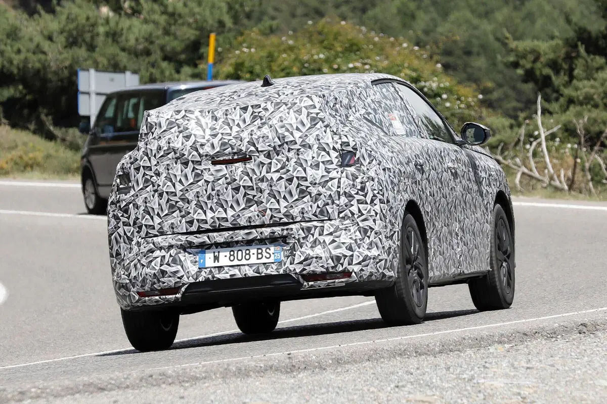 Nuova Peugeot 3008 in arrivo, eccola in collaudo [FOTO SPIA] (14)