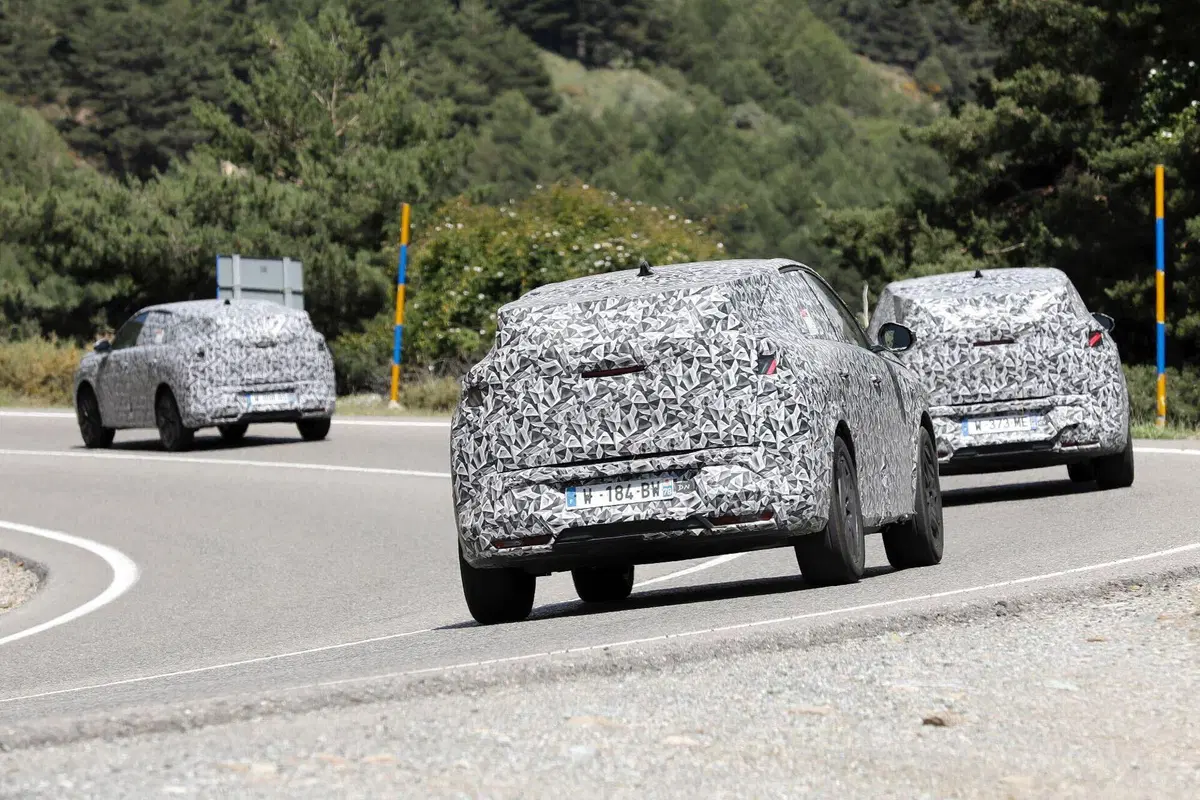 Nuova Peugeot 3008 in arrivo, eccola in collaudo [FOTO SPIA] (16)