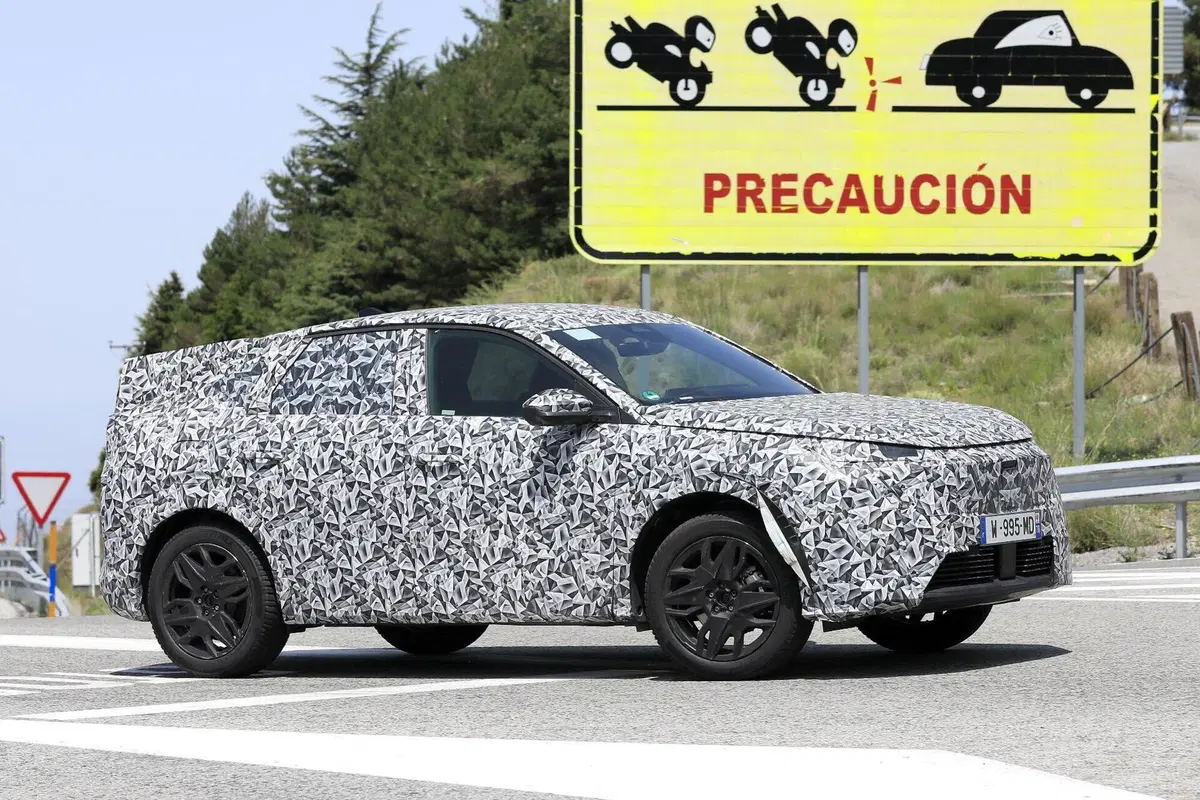 Nuova Peugeot 3008 in arrivo, eccola in collaudo [FOTO SPIA] (20)