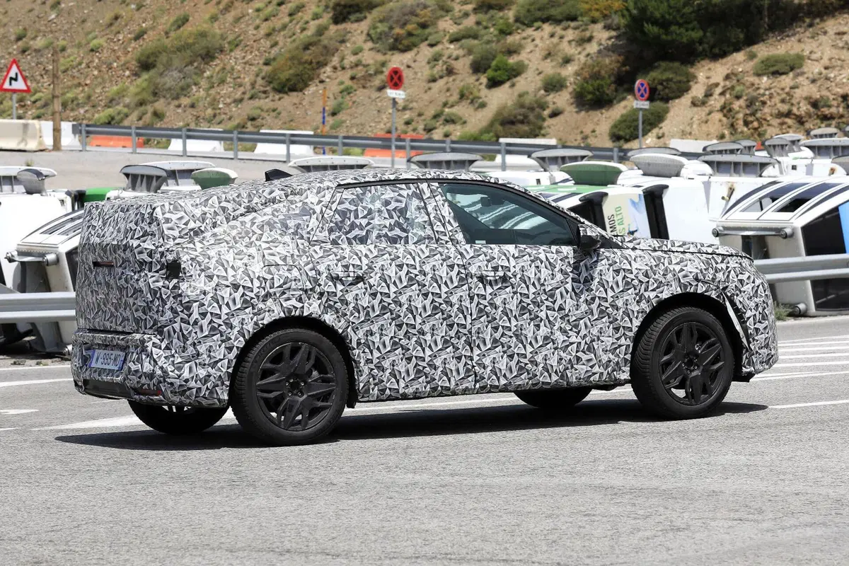 Nuova Peugeot 3008 in arrivo, eccola in collaudo [FOTO SPIA] (22)