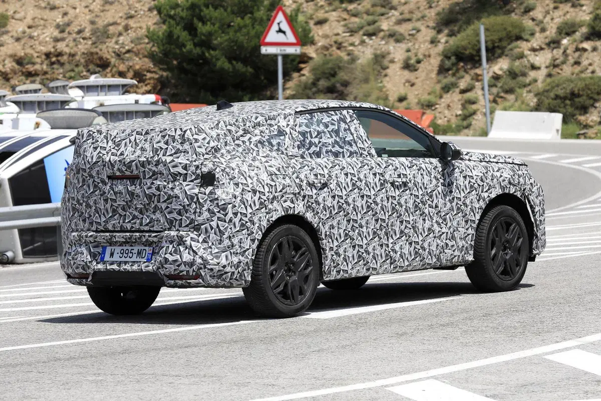 Nuova Peugeot 3008 in arrivo, eccola in collaudo [FOTO SPIA] (23)