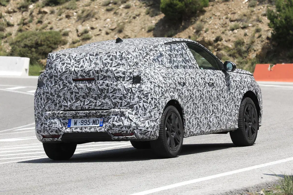 Nuova Peugeot 3008 in arrivo, eccola in collaudo [FOTO SPIA] (24)
