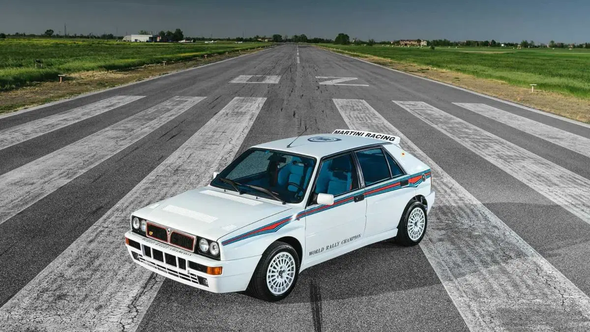 Lancia Delta turbo HF Martini