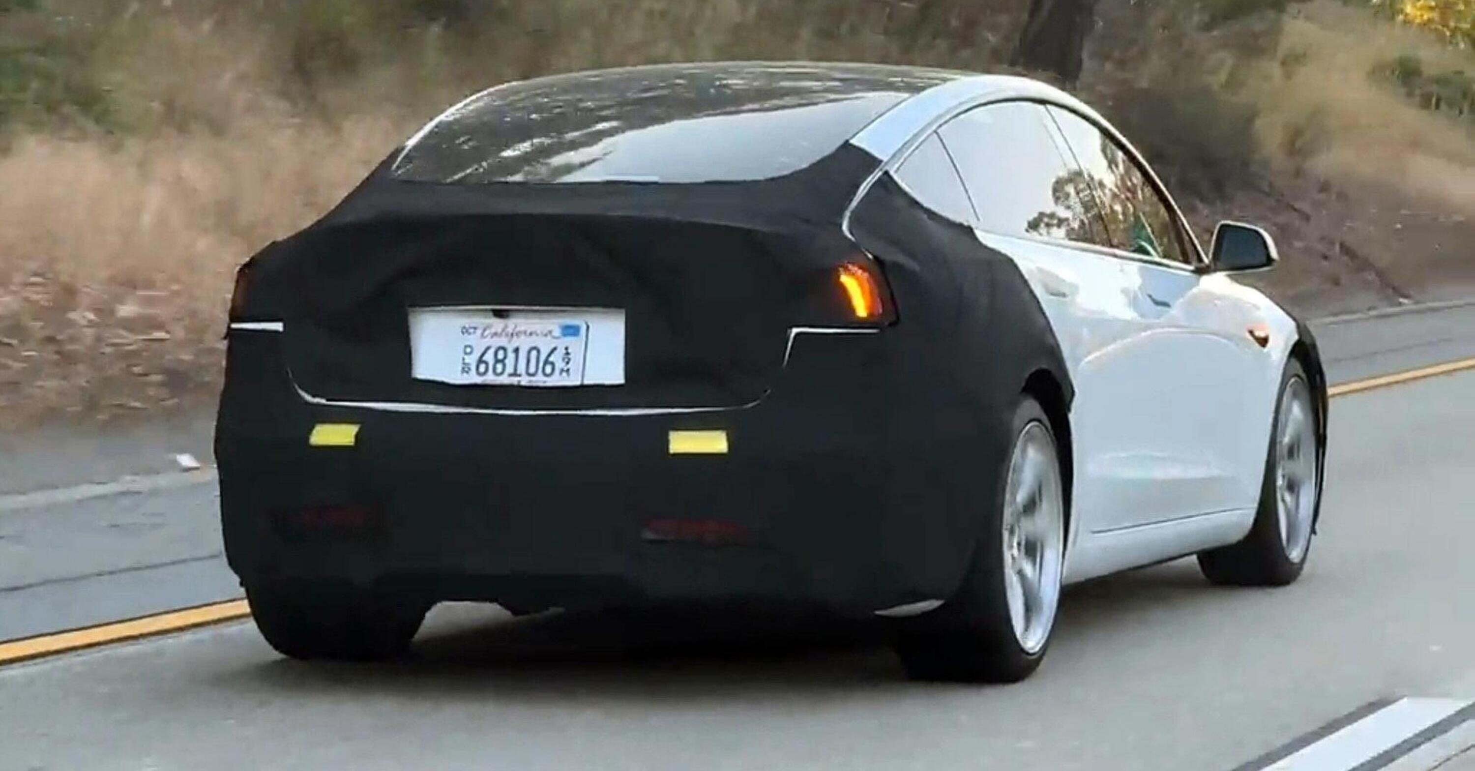 Tesla Model 3 Highland in vista: mistero muso e coda [VIDEO]