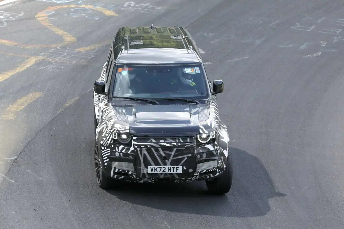 Land Rover Defender SVX, le foto spia (2)