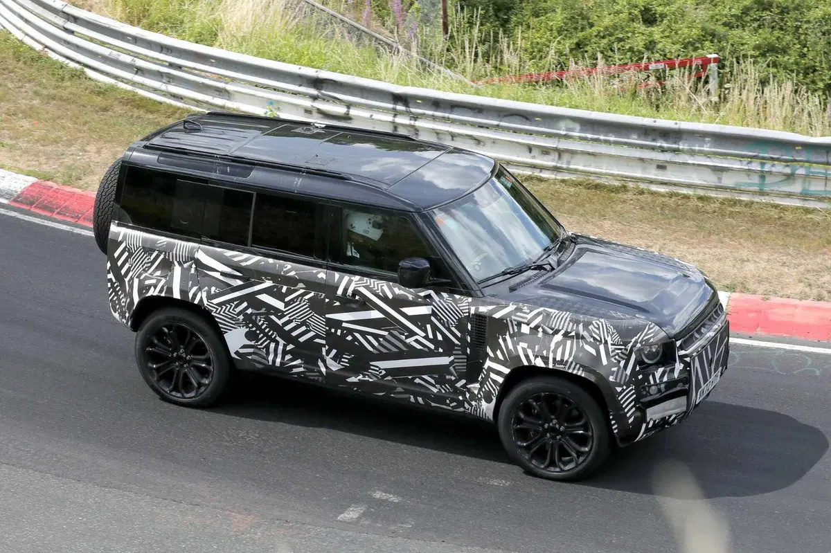 Land Rover Defender SVX, le foto spia (5)