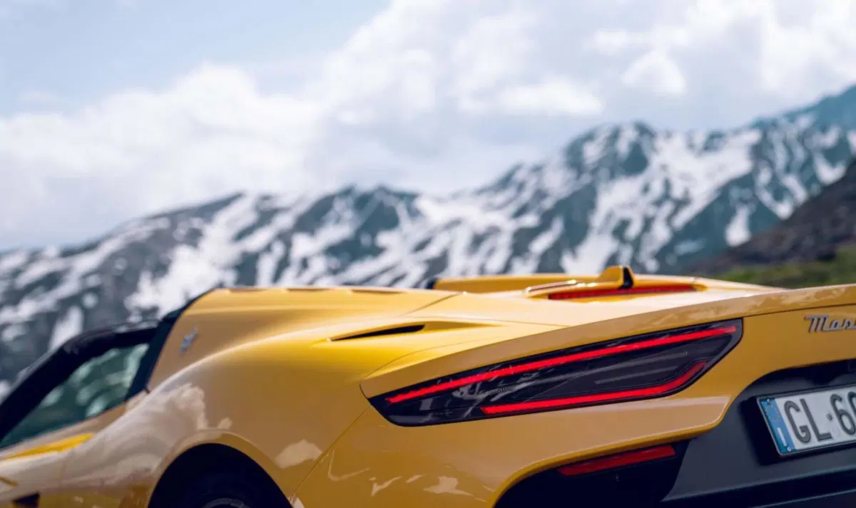 La storia della strada più bella d'Italia | Il Gran San Bernardo con Maserati MC20 [Video] (2)
