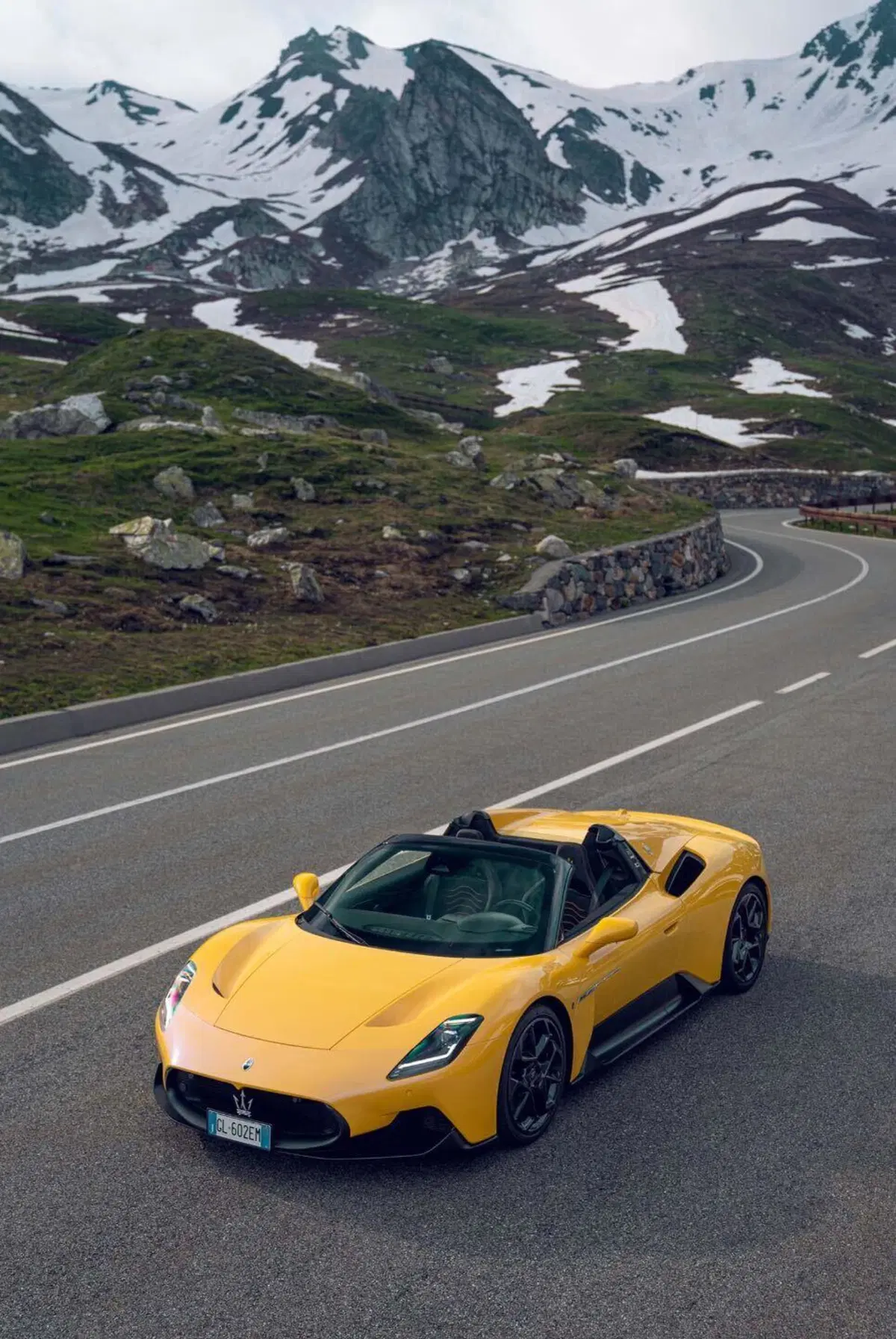 La storia della strada più bella d'Italia | Il Gran San Bernardo con Maserati MC20 [Video] (4)