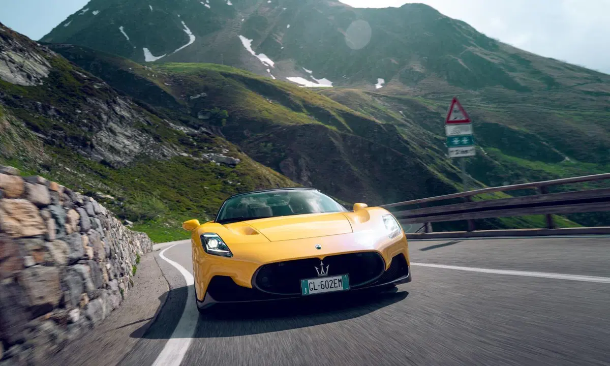 La storia della strada più bella d'Italia | Il Gran San Bernardo con Maserati MC20 [Video] (6)