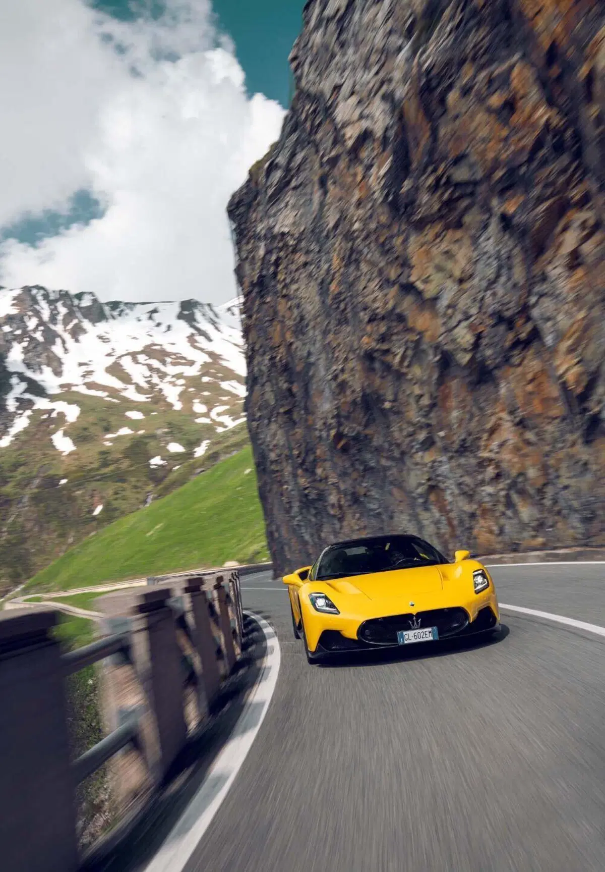 La storia della strada più bella d'Italia | Il Gran San Bernardo con Maserati MC20 [Video] (7)
