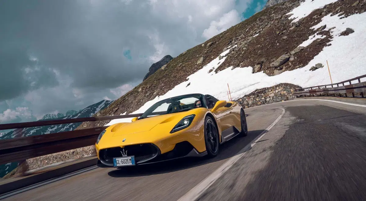La storia della strada più bella d'Italia | Il Gran San Bernardo con Maserati MC20 [Video] (9)
