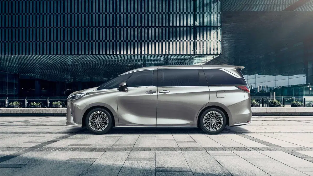 Lexus LM: lusso alla grande (in tutti i sensi) (2)
