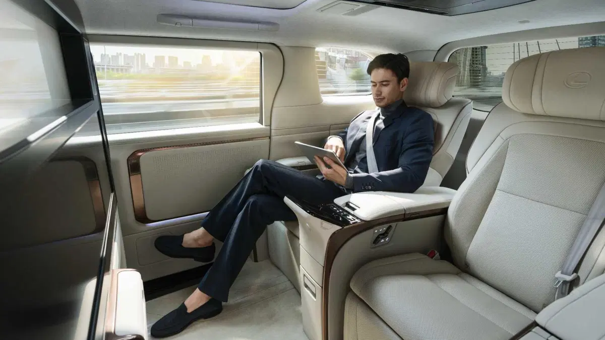 Lexus LM: lusso alla grande (in tutti i sensi) (6)