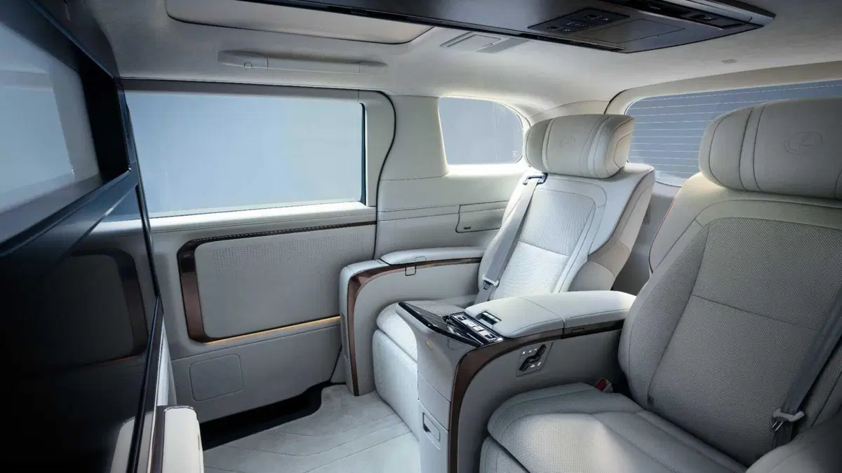 Lexus LM: lusso alla grande (in tutti i sensi) (9)