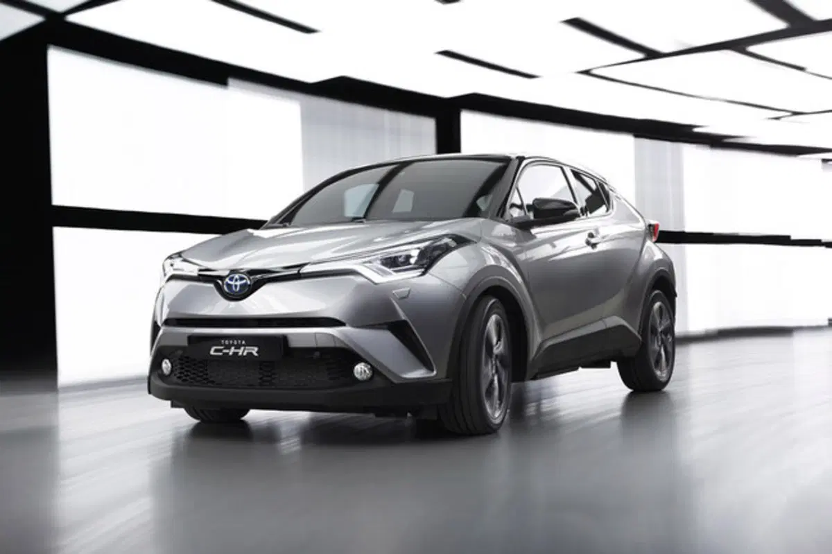 Toyota C-HR Hybrid: svelati nuovi dettagli (4)