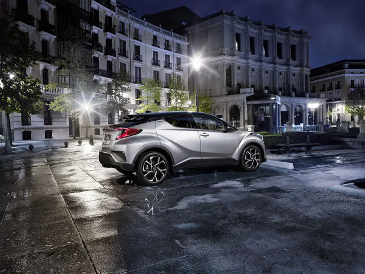 Toyota C-HR Hybrid: svelati nuovi dettagli (6)