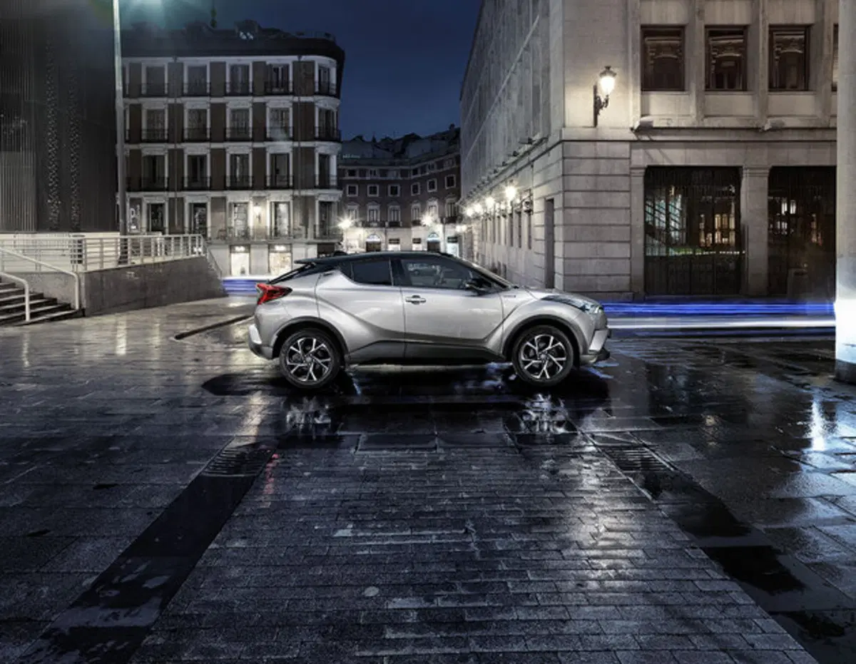 Toyota C-HR Hybrid: svelati nuovi dettagli (7)