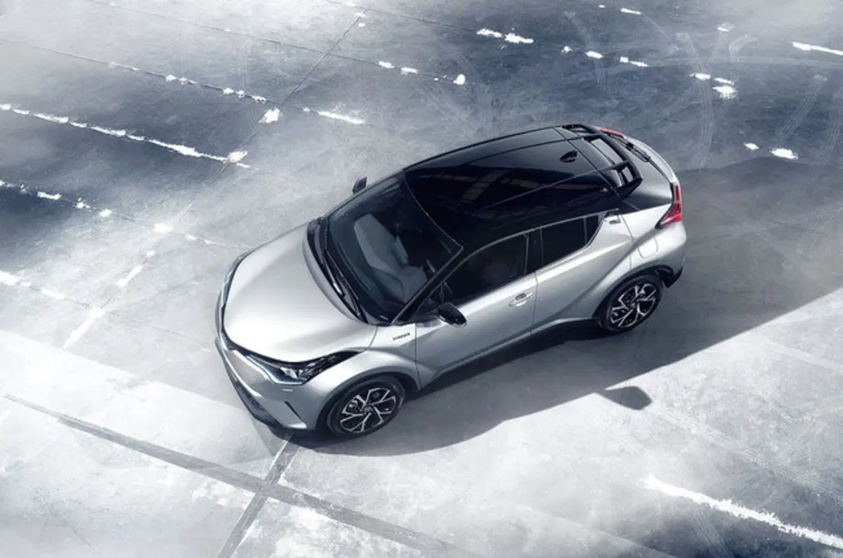 Toyota C-HR Hybrid: svelati nuovi dettagli (12)