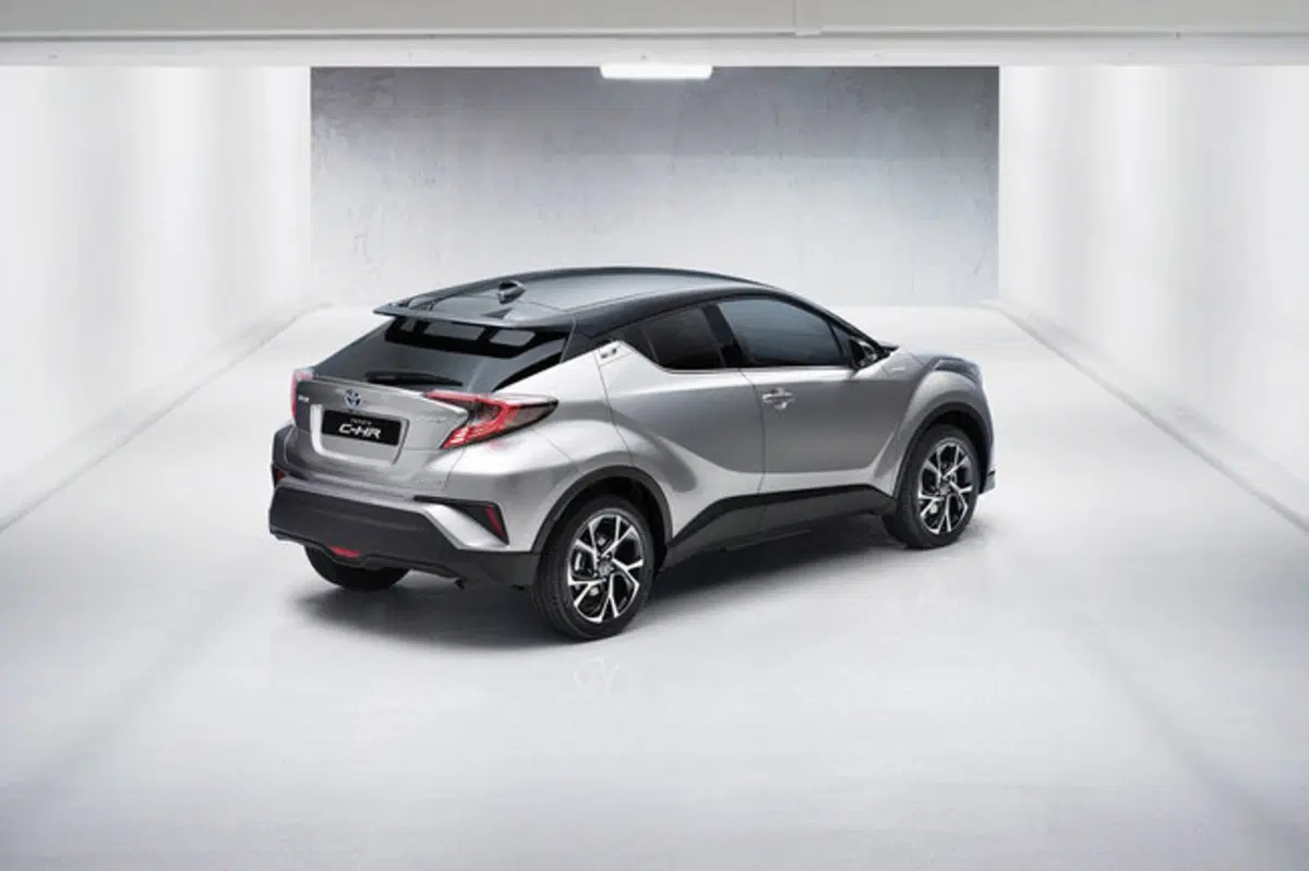 Toyota C-HR Hybrid: svelati nuovi dettagli (14)