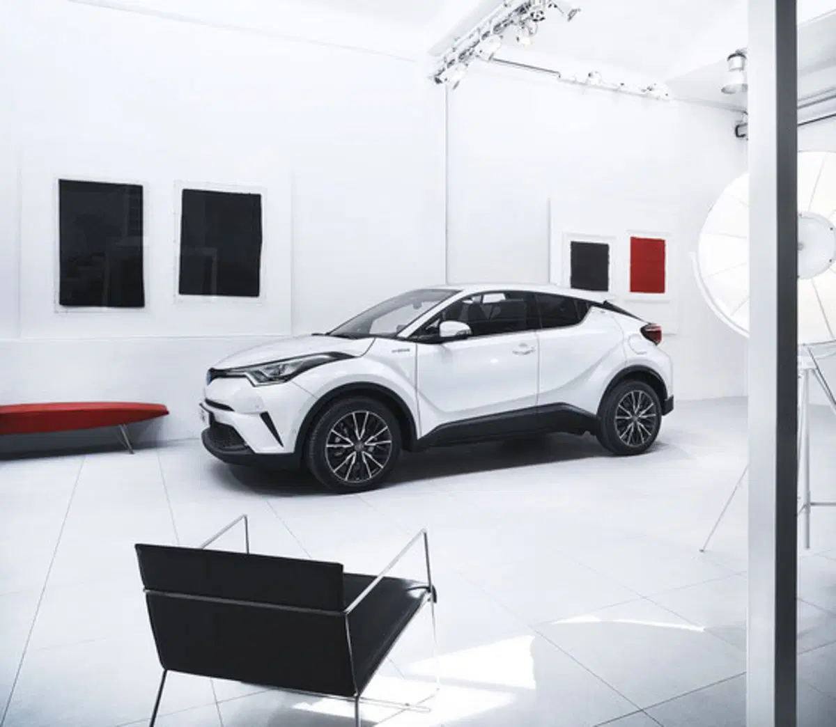 Toyota C-HR Hybrid: svelati nuovi dettagli (19)
