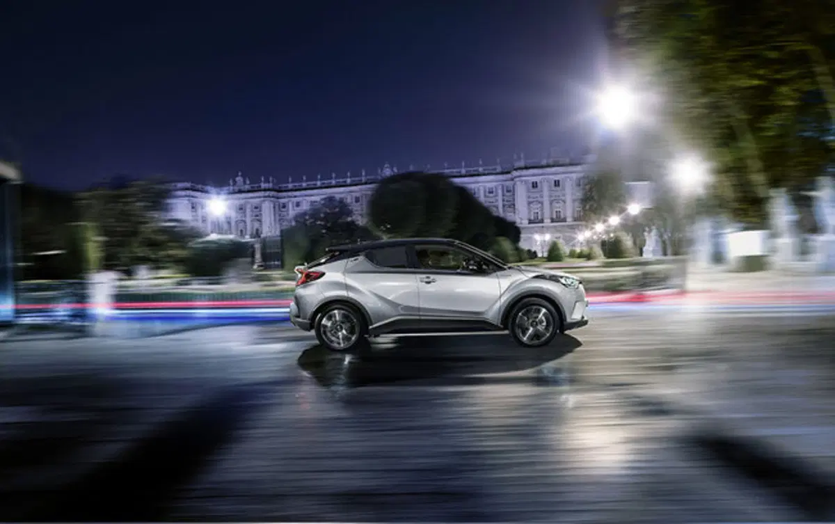 Toyota C-HR Hybrid: svelati nuovi dettagli (24)