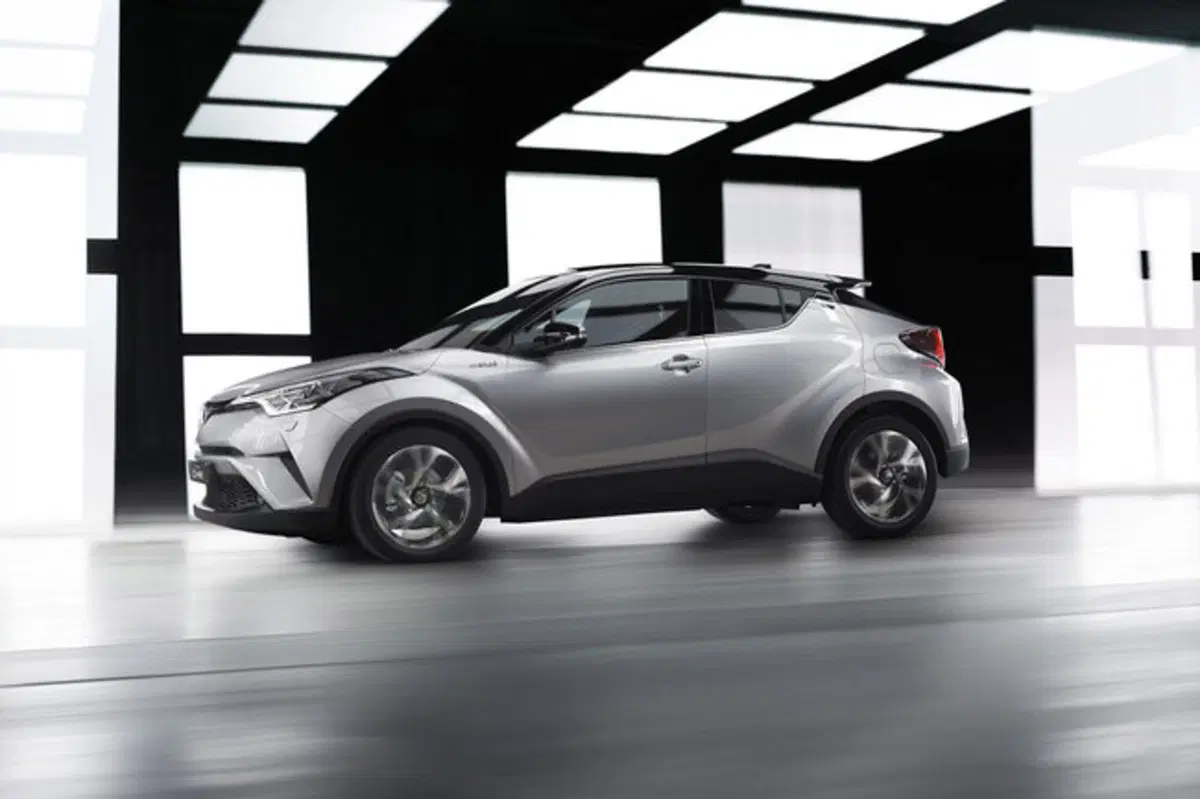 Toyota C-HR Hybrid: svelati nuovi dettagli (20)