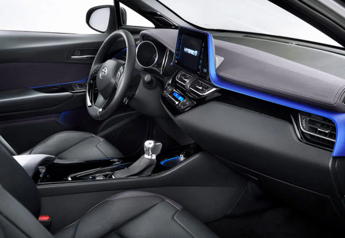 Toyota C-HR Hybrid: svelati nuovi dettagli (22)