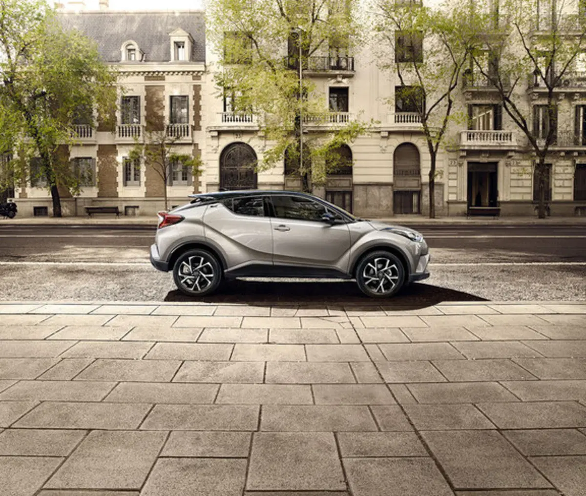 Toyota C-HR Hybrid: svelati nuovi dettagli (21)
