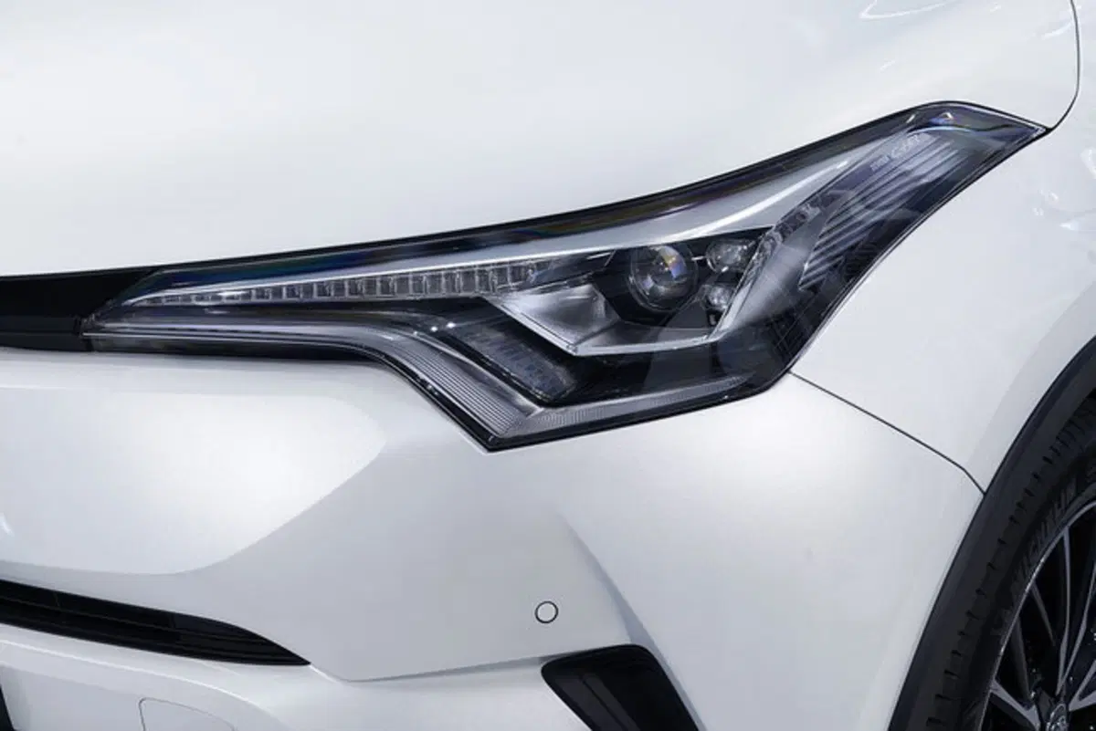 Toyota C-HR Hybrid: svelati nuovi dettagli (27)