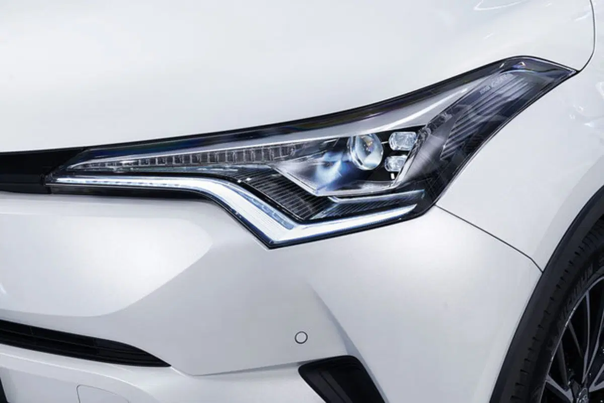 Toyota C-HR Hybrid: svelati nuovi dettagli (28)