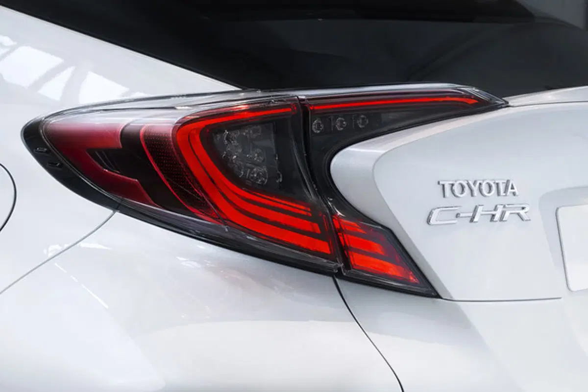 Toyota C-HR Hybrid: svelati nuovi dettagli (32)