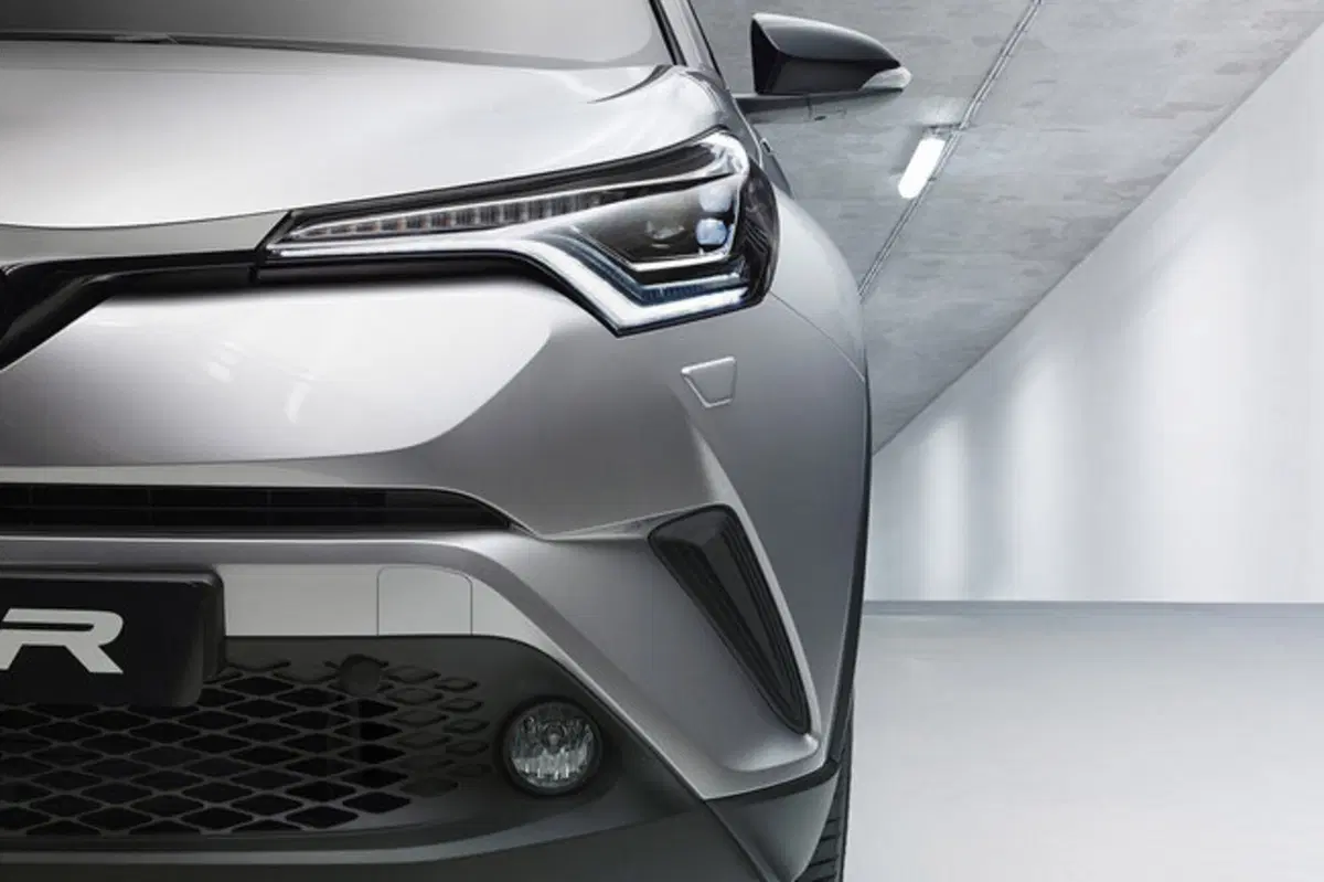 Toyota C-HR Hybrid: svelati nuovi dettagli (34)
