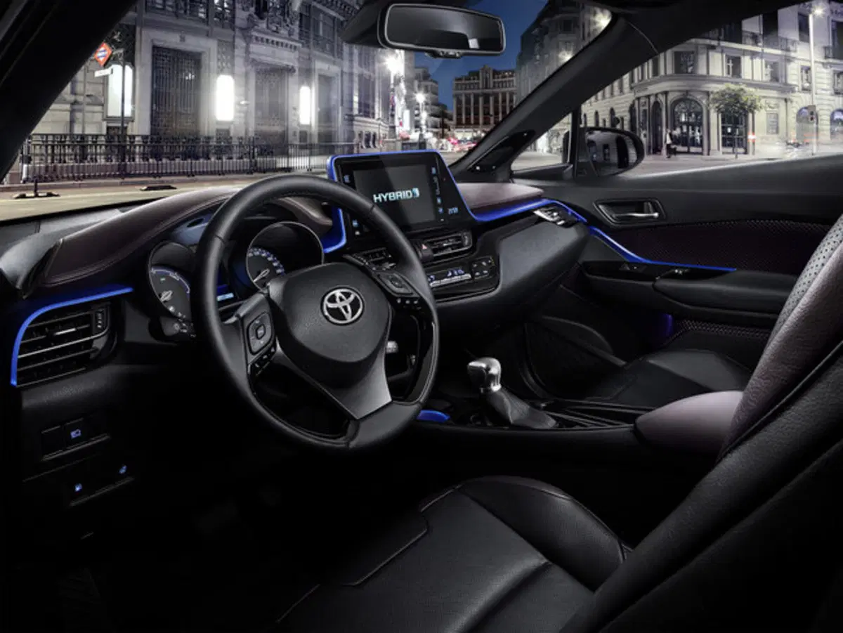 Toyota C-HR Hybrid: svelati nuovi dettagli (36)