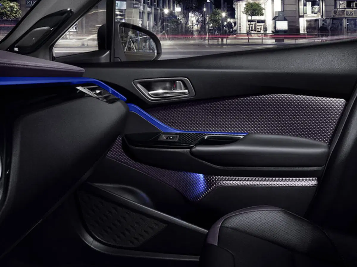 Toyota C-HR Hybrid: svelati nuovi dettagli (38)