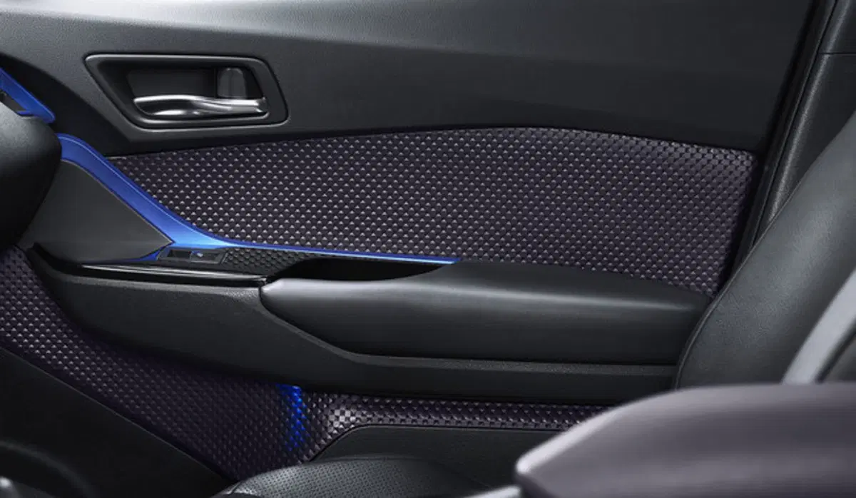 Toyota C-HR Hybrid: svelati nuovi dettagli (41)